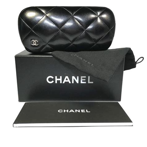 pochette femme chanel|chanel eyeglass case and pouch.